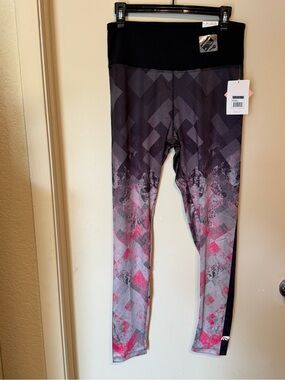 Marika Black, Gray and Pink Geo-Print re Active Leggings